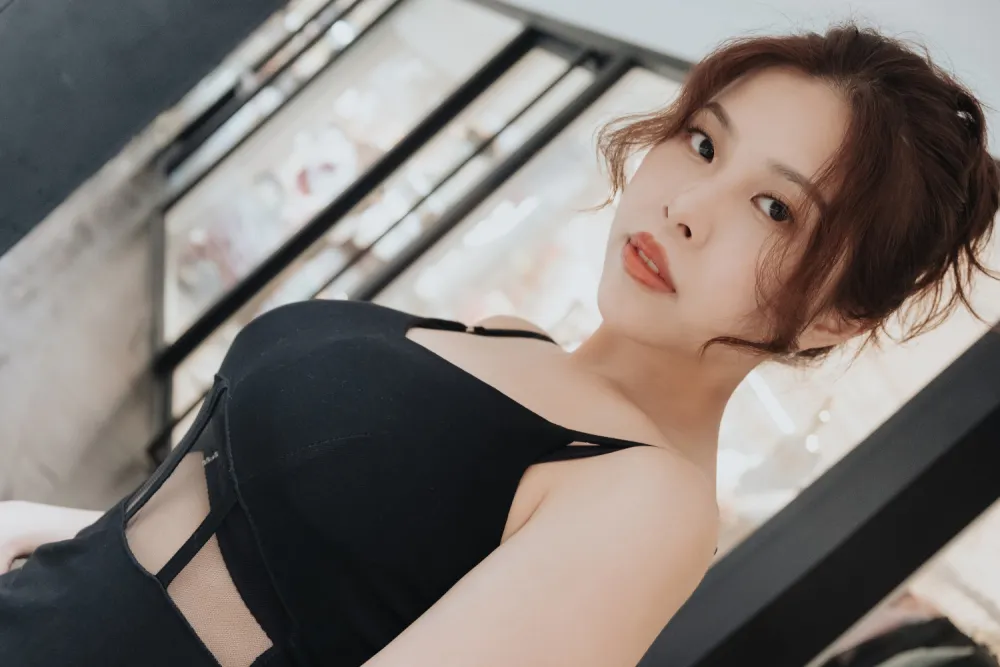 CUS-2584 Angel Films 25-year-old hotel female public relations was hit on right after get off work. The hard penis could not bear the rapid stimulation between her snow-white big breasts and ejaculated violently.