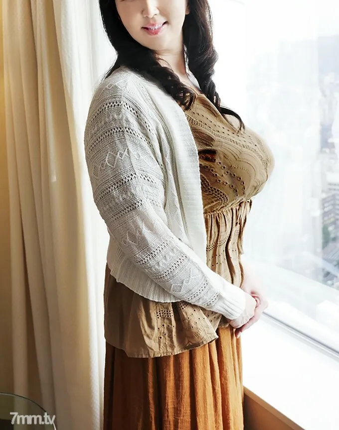 FC2-PPV-1215164 Individual  I Cup Fifty  A graceful 52-year-old big-breasted wife has an affair for the first time. Shaved pussy is picked up with a young meat stick and faints in agony First special price