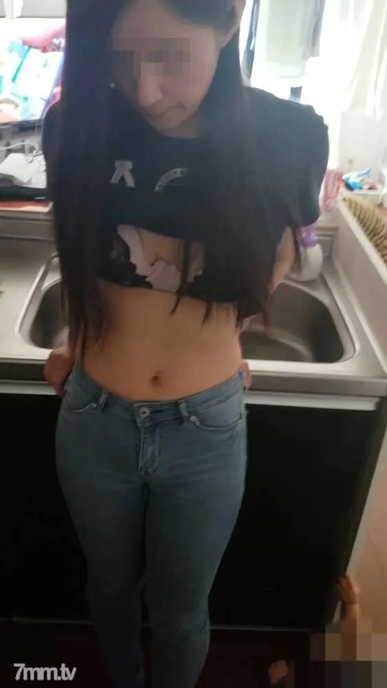 FC2-PPV-1446760 *Handling Caution [Individual] While there are children in the living room... A beautiful wife who desperately holds back her voice and is raped