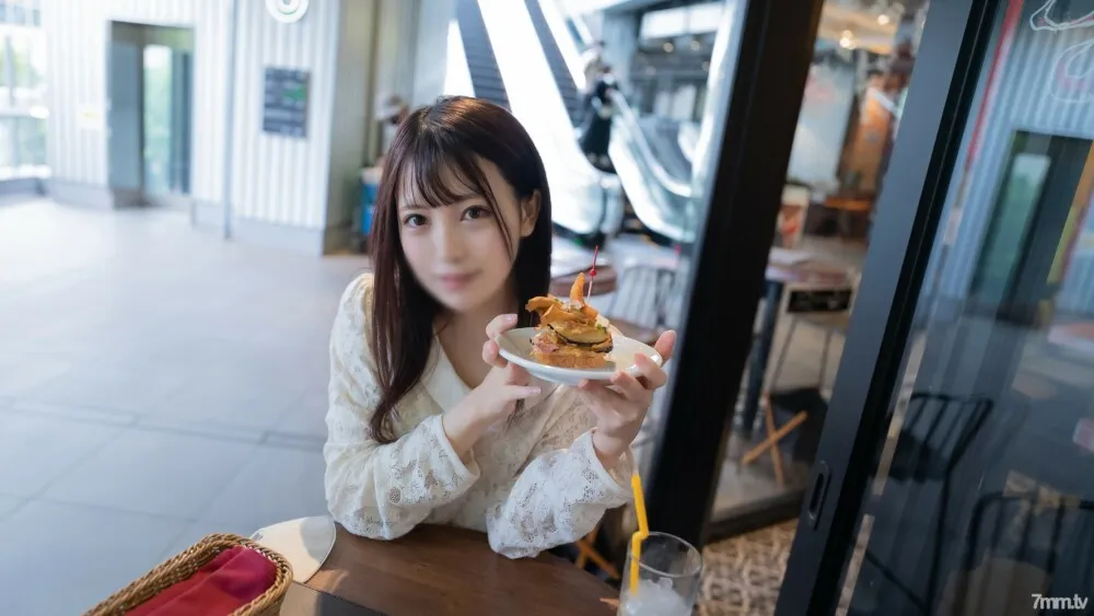 FC2-PPV-3070204 Appearance!  - !  - [Uncensored] Cinema style!  - A beautiful female college student who obeys without saying anything no matter what she says ... Gradually, she is dominated by her desires and moves herself to move her hips and enjoys vaginal cum shot!  - !