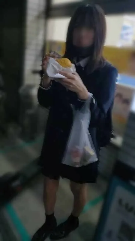 FC2-PPV-3114601 [Born in 2004] Delicate gal, cheating and calling for a panty shot, first gonzo is the most pleasant sex ever