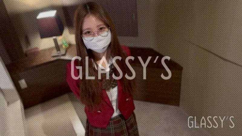 FC2-PPV-4665799 16 Creampie sex with a cute 18-year-old girl wearing glasses in a school uniform │ GLASSY'S