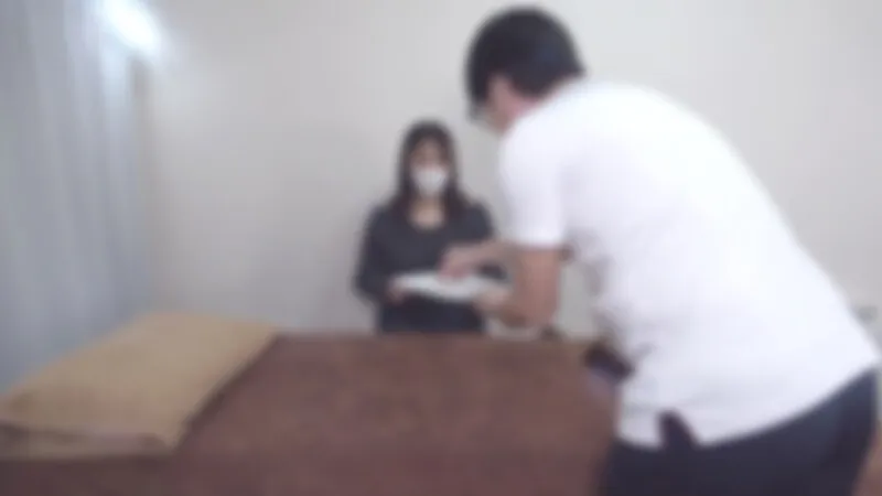 FC2-PPV-4692457 Sale on new products at half price until 6/1! No/SEX  A housewife in her mid-40s with two husbands came to the store by online reservation. The mature and voluptuous wife seemed tired from playcare, so we gave her a shiatsu massage and ly