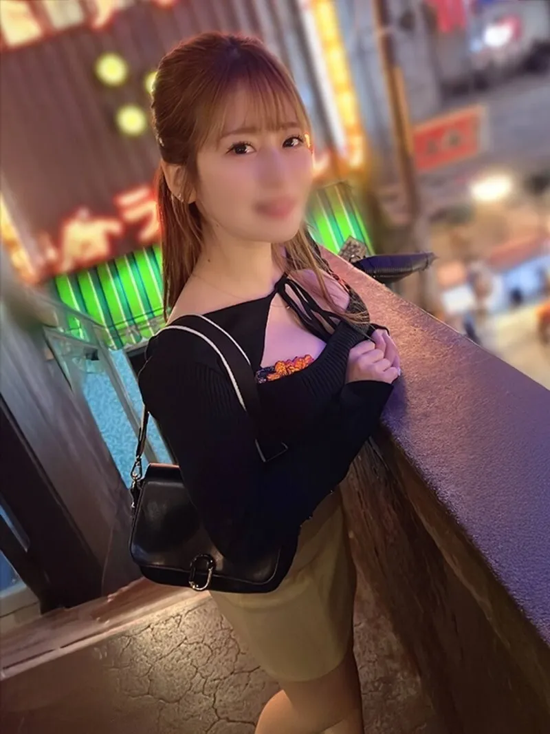 FC2-PPV-4789125 Super hot, the strongest married woman  A 29-year-old wife in her 30s with soft, supple skin who feels amazing to hug. She spreads her pussy juice-covered slit open and gets creampied in raw sex with a constant stream of dirty talk. &quot