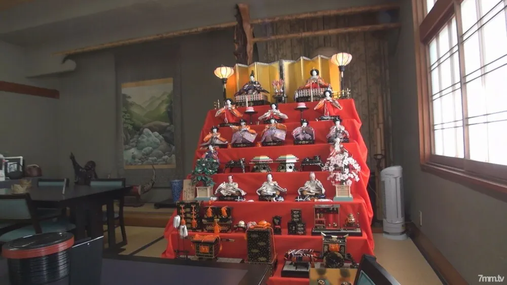 FC2-PPV-896520 Half price 500 yen  Raw sex on the table from the morning Continue licking the anus for 10 minutes and vaginal cum shot "You put your tongue in the anus with the morning sun in the background. Don't feel bad." Affair hot spr